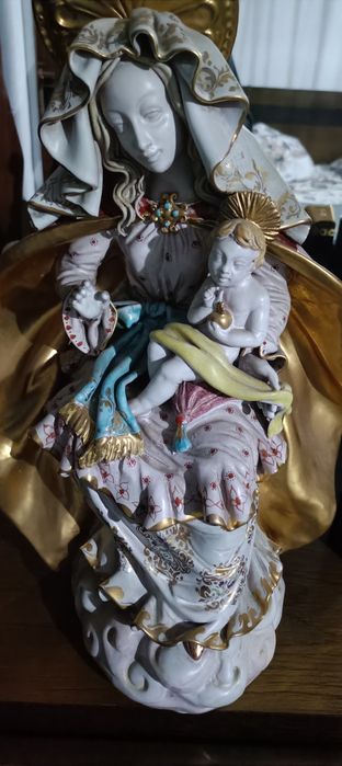 A Virgem Maria segurando o Menino Jesus, de Eugénio Pattarino