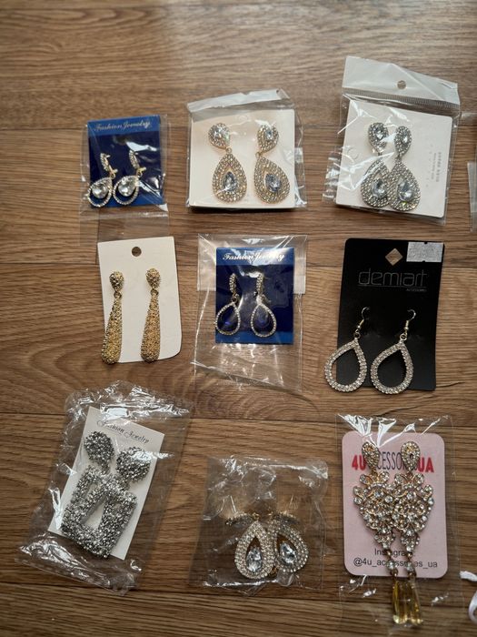 Сережки нові