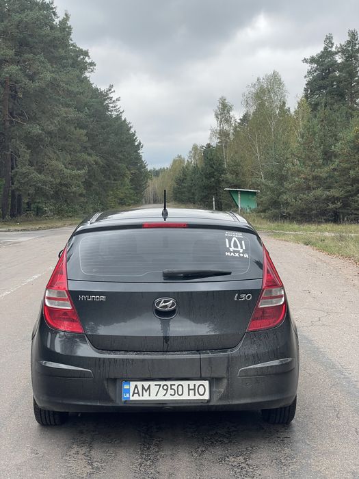 Хюндай і 30 автомобіль