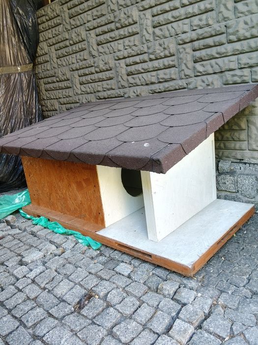 Buda dla średniego /  większego psa z przedsionkiem