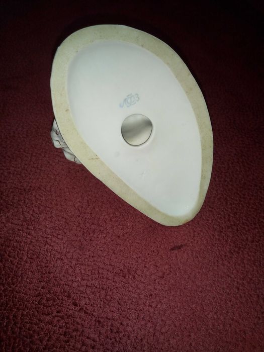 Статуетка. Статуетка фарфорова