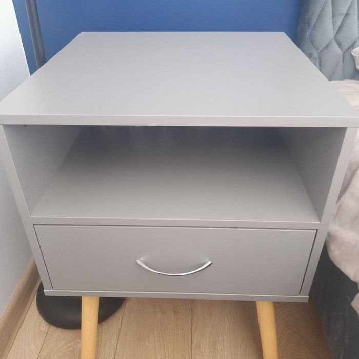 Szary stolik nocny