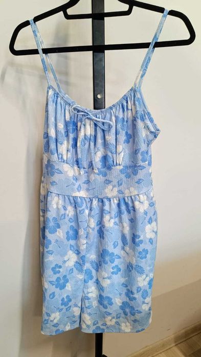 Letni błękitny kombinezon bez rękawów na naramkch ramiączkach