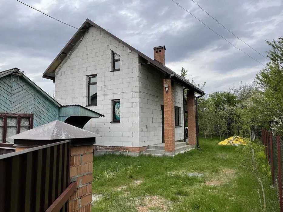 Продаж окремого  будинку з ремонтом. ділянка 6сот  поруч зі Львовом!