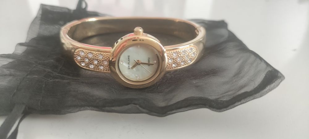 Продам часы. Новые.