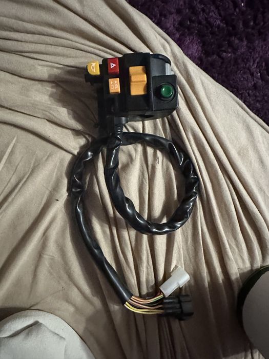 Продам пульт для квадроцикла в ньому є все в наявності 2 штуки