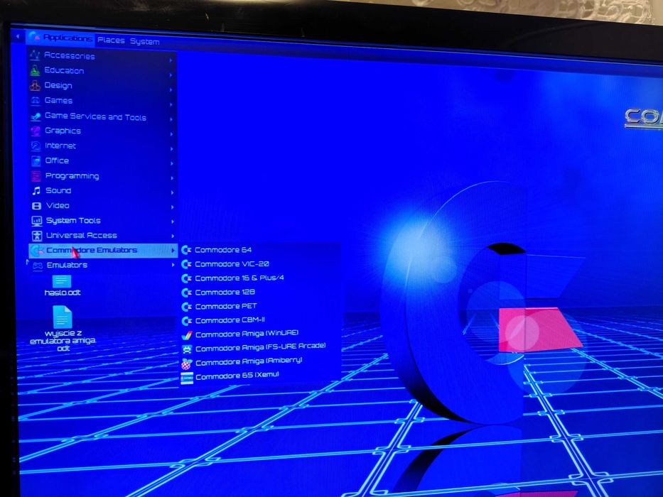 Zestaw Komputerowy 4GB 250GB LCD 22 Commodore OS (retro gry) + Pad