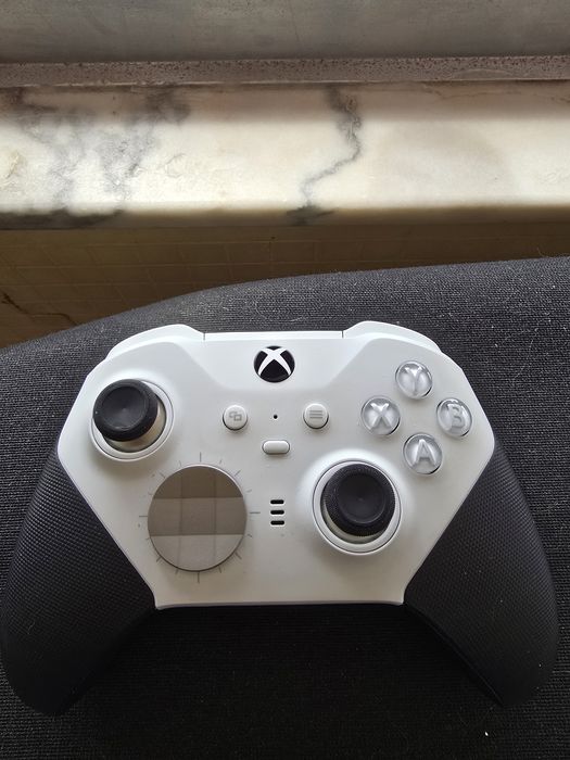 Xbox Series X + 2 comandos + Headphones