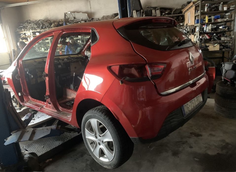 Четверть крило заднє бочина криша Renault Clio 4 хетчбек