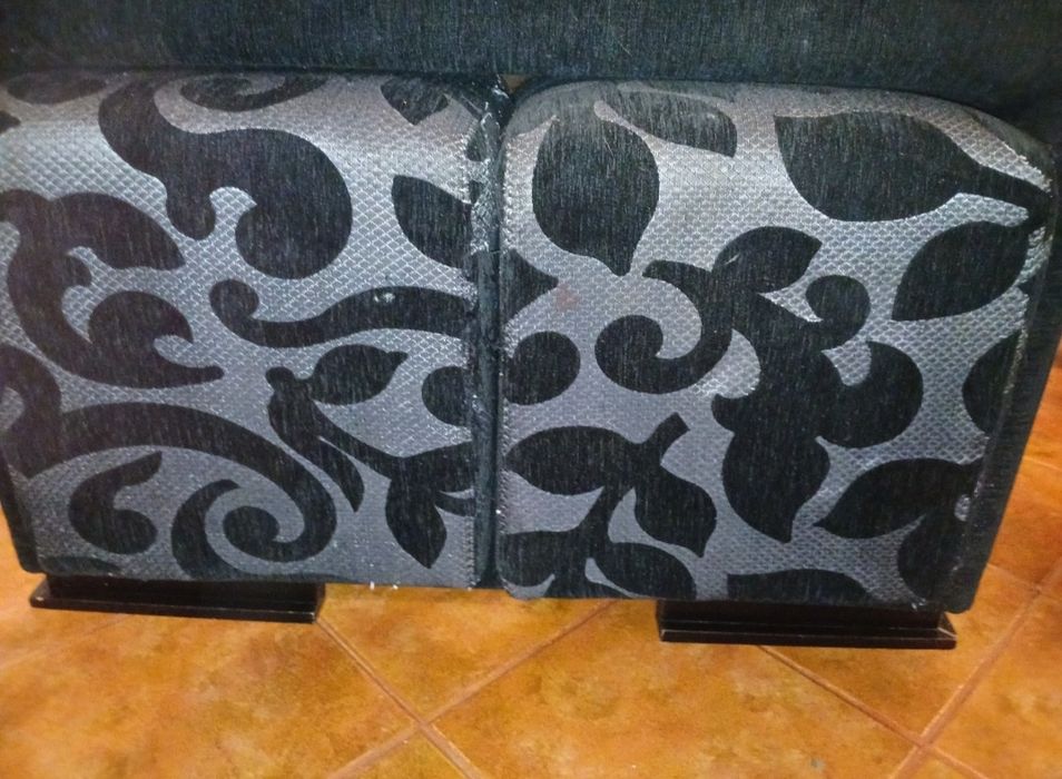 Vende sofá chaise longue com 2 pufs e mesa de centro com 4 pufs.