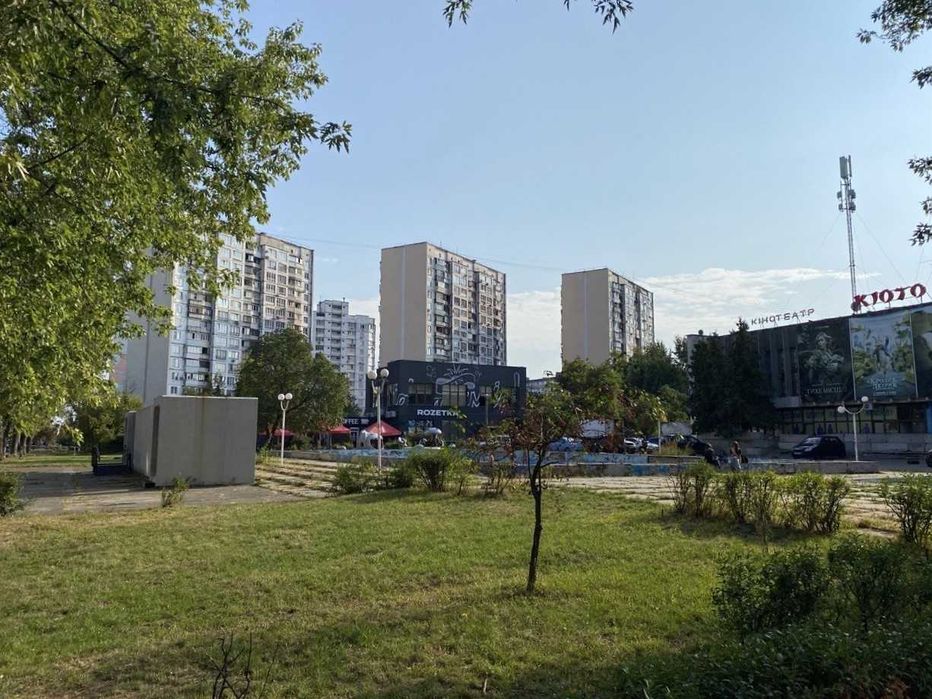 Лісовий масив, вул. Мілютенка, ГАЗ Метро Лісова. Кінотеатр Кіото