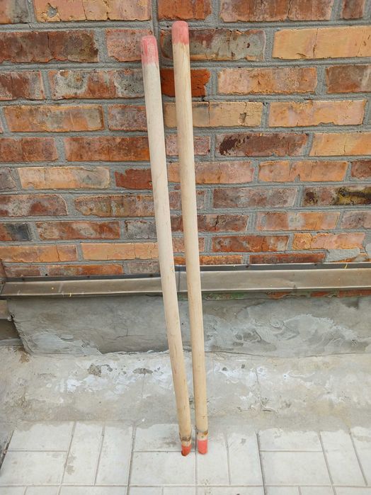 Садовый инвентарь (лопаты, грабли, ледорубы)