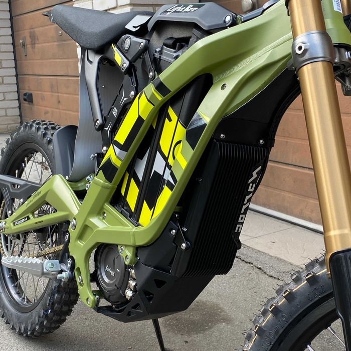 Surron Light Bee X 2025 Sage Green електробайк (пробіг 100 км)