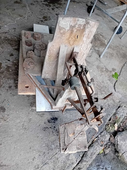 Vendo balança antiga para restaurar.