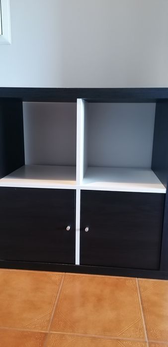 Estante Ikea Kallax com 2 portas
