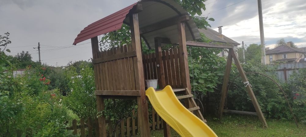 Продам дитячий будинок гойдалку