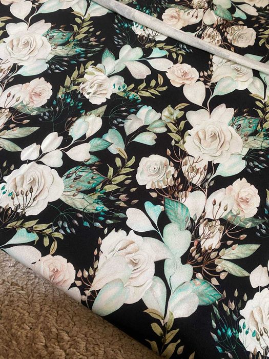 Dresówka pętelka białe kwiaty na czarnym tle 80 cm