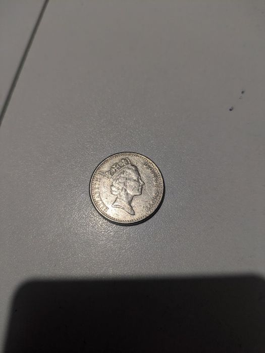 Moeda TEN PENCE ( ELIZABETH II D•G•REG•F•D•1992 )
