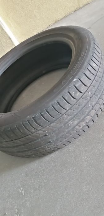 Pneu Michelin 215/50/17 com rasto