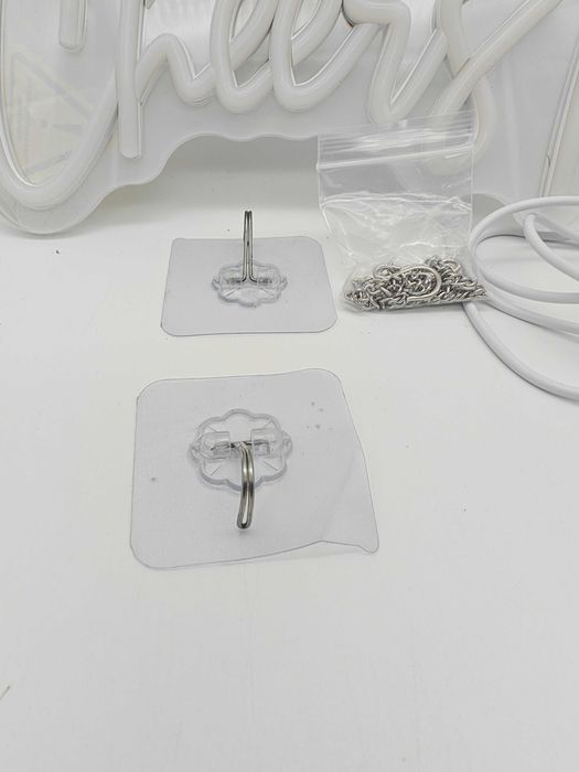 Letreiro Neón LED LookLight “Cheers to Love” – Casamento