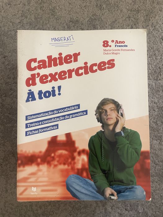 Varios livros escolares do 8 a 11 ano