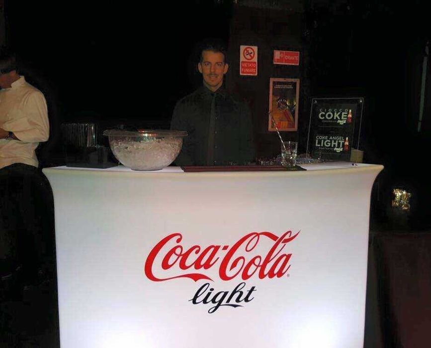 Mobiliario led mesas bares e vasos