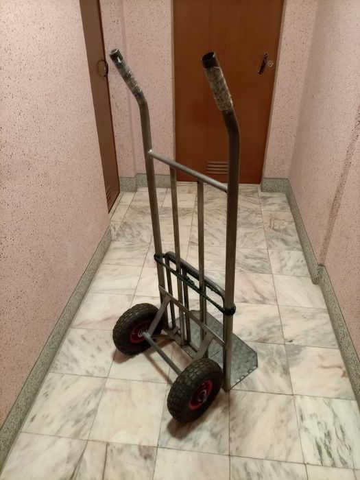 Carrinho de mão logístico