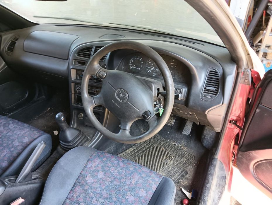 Chapeleira Da Mala Mazda 323