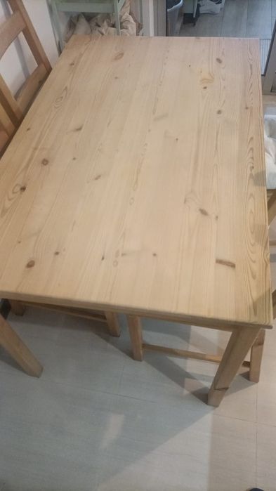 Mesa e 4 cadeiras em madeira