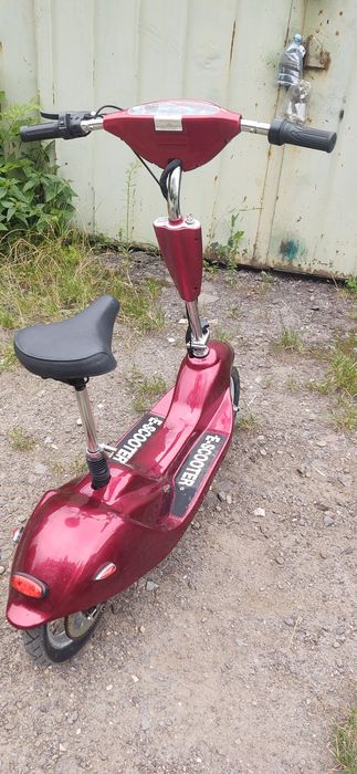 Самокат - Електроскутер  Чехія  новий акумулятор 12 а/год літій