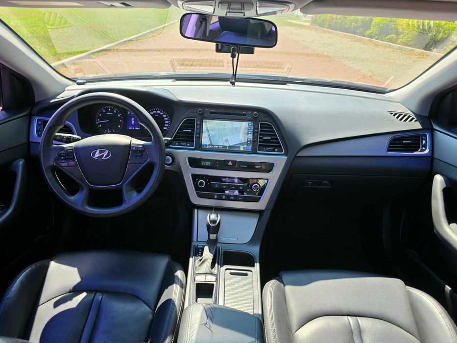 Hyundai Sonata 2015г.в. 2.0 газ, автомат