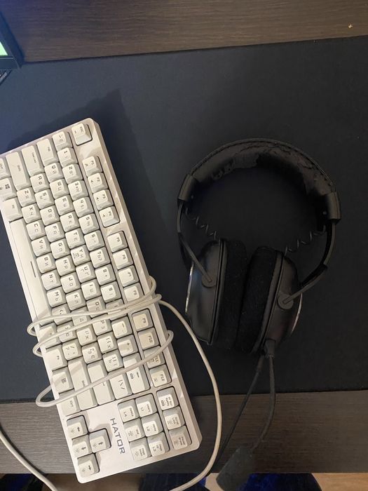 ігрові навушники  Logitech G PRO X  + клавіатура hator  в подарунок