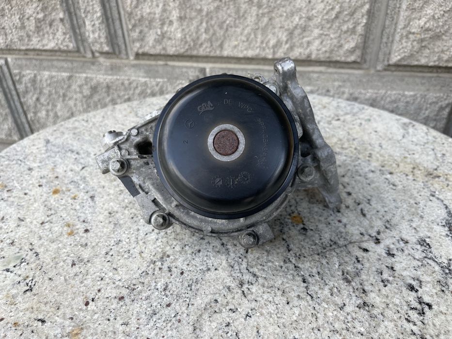 Помпа водяний насос Mercedes Sprinter 2.0CDI OM654 W907