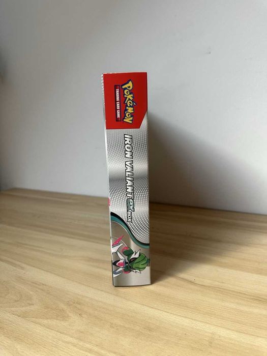 Pokémon TCG Iron Valiant ex Box