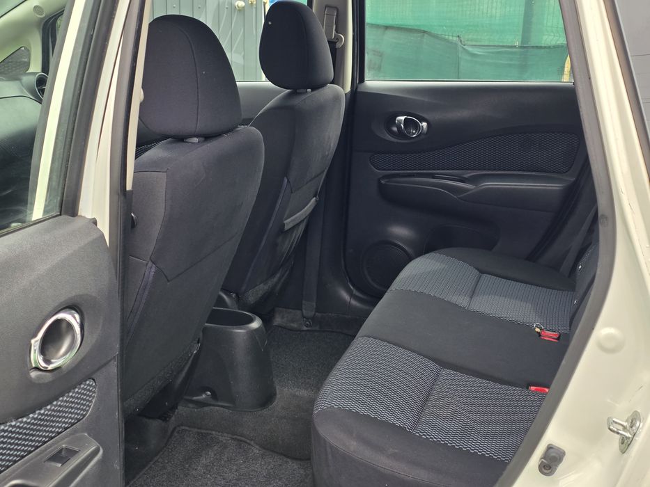 Nissan Note (branco pérola)