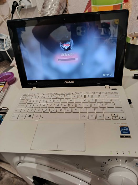 Portátil/notbook assus com ecrã tactil como novo