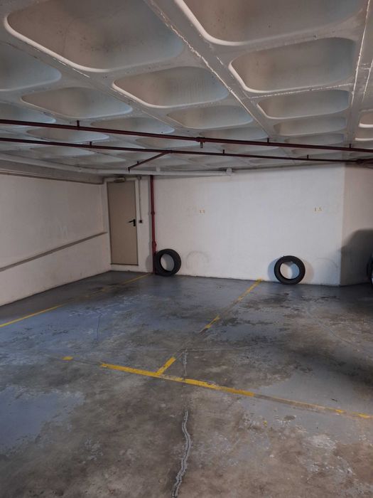 Lugar de parqueamento automóveis e motos