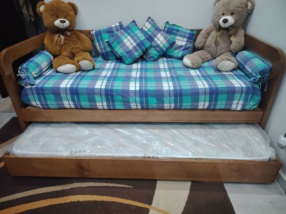 Cama de estúdio de madeira