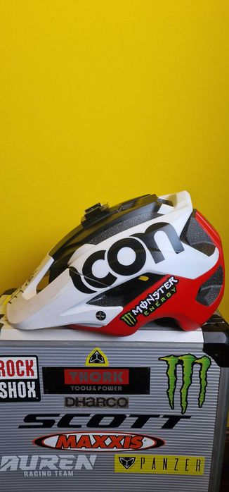 Capacete, Guiador, Pedais, Punhos, Peças