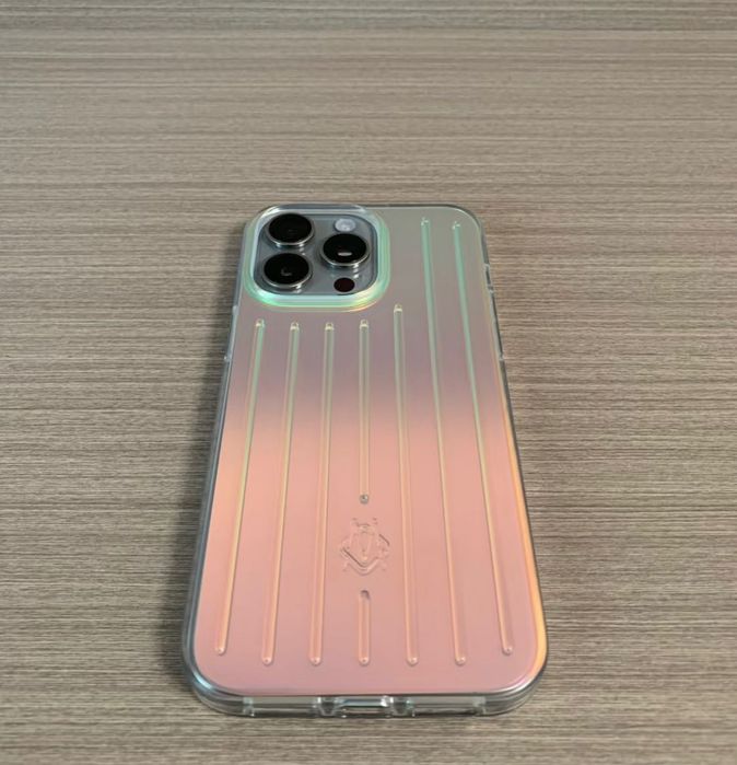 Чехол Rimowa Iridescent 15 pro 16 pro: 2 500 грн. - Чехлы Киев на Olx