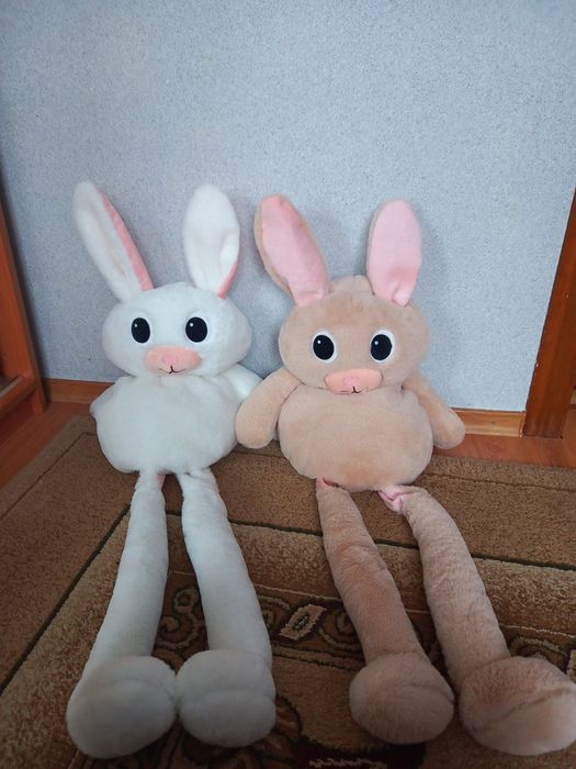 Іграшка з пледом зайка