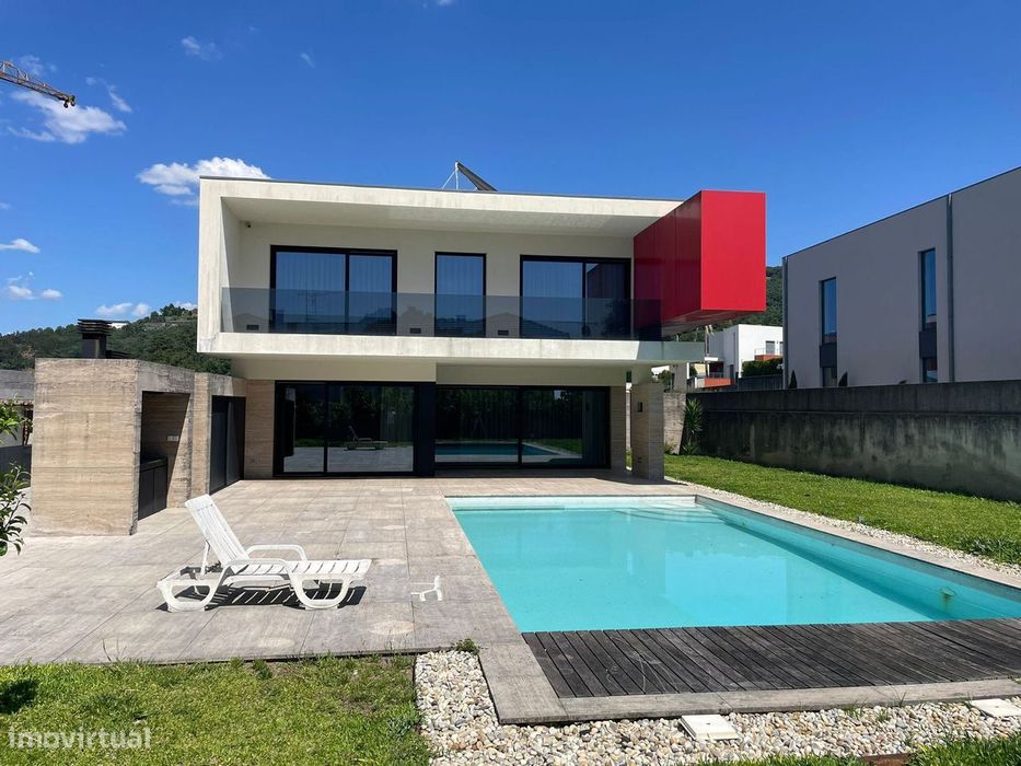 Moradia Individual T4 Encosta do Bom Jesus I Premium