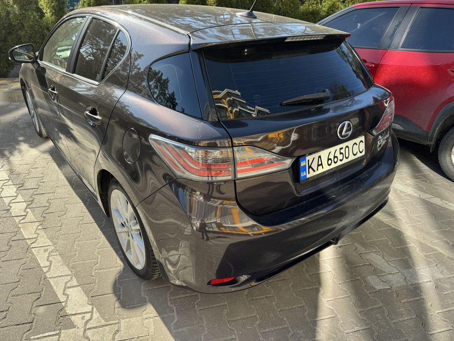Lexus ct200h 2012 року