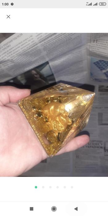 Статуэтка подставка для ручек пирамида золотая с блёстками мышки