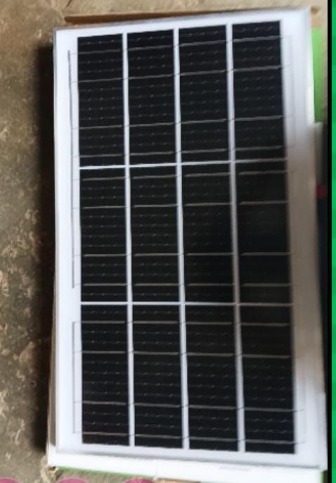 projetor com painel solar é novo