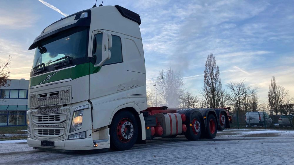 Volvo 8x2 tridem 3 osie skretne