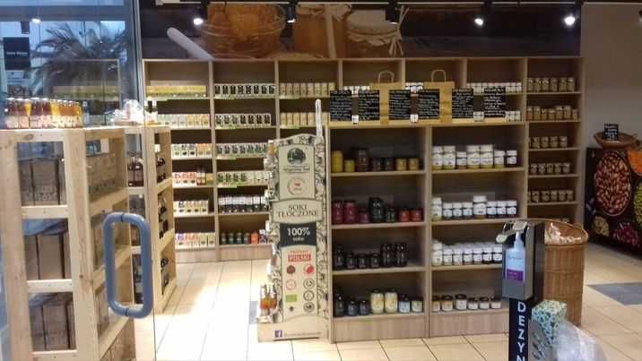 regały sklepowe niskie na środek sklepu, gondola, wyspa sklepowa