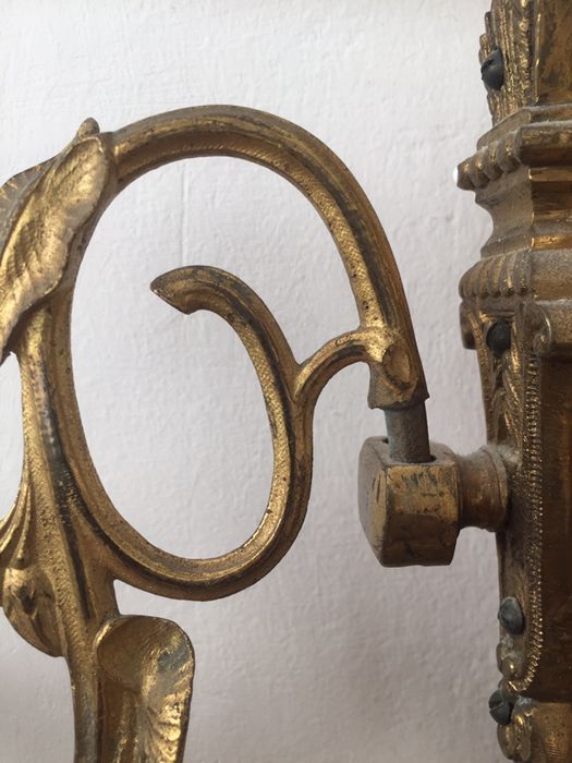 Pingentes de cristal e armaçao em metal dourado