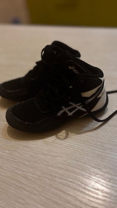 Борцівки Asics, розмір 25,5