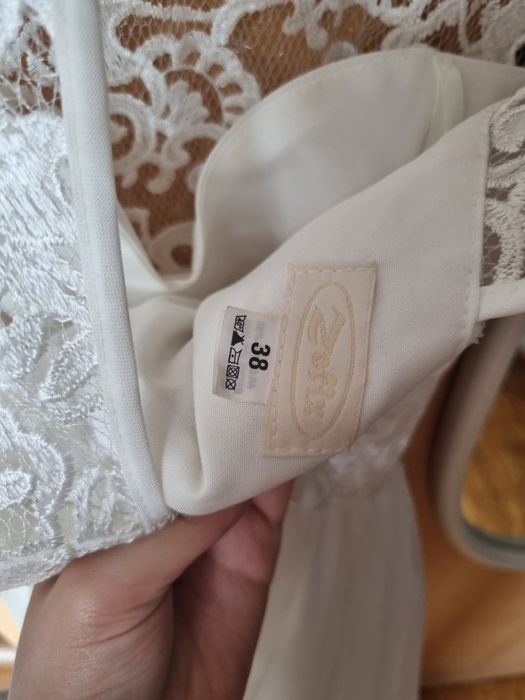 Biala sukienka slubna krotka